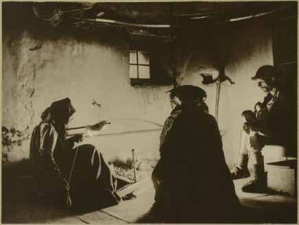 Interior de una cocina ansotana, 1915-1928. Eduardo Cativiela. Foto: José Garrido. Museo de Zaragoza.