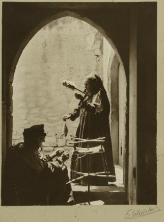 Mujeres ansotanas hilando, 1915-1928. Eduardo Cativiela. Foto: José Garrido. Museo de Zaragoza.